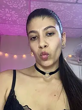 Snapshot of Lenapink19 chatting on February 16, 2026, 10:28 pm Lenapink19 online show from February 16, 2026, 10:28 pm