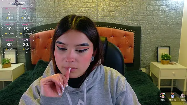 Natalie loffreda online show from November 10, 2025, 2:54 am