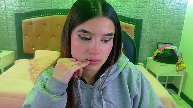 Natalie loffreda online show from December 17, 2025, 3:12 am