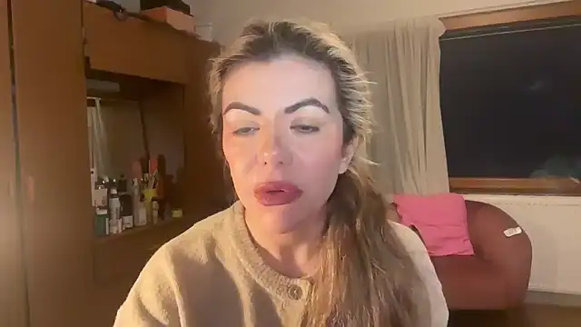 Snapshot of princess17 chatting on March 2, 2026, 8:59 pm princess17 online show from March 2, 2026, 8:59 pm