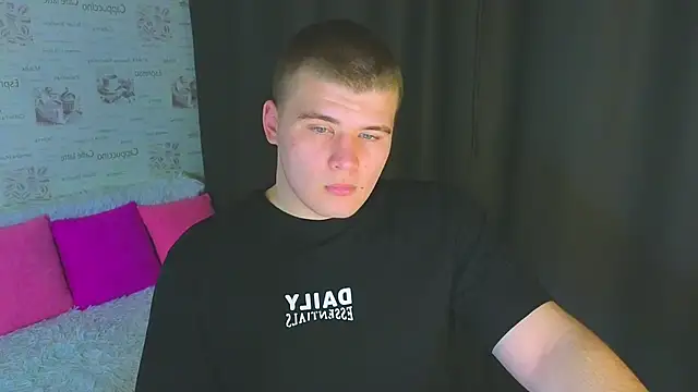 kittenmurr online show from September 28, 2025, 9:09 pm