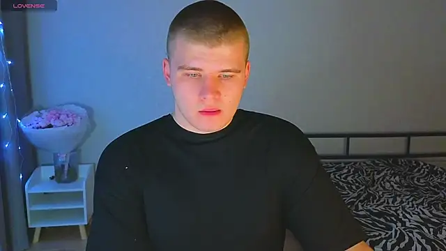 kittenmurr online show from October 30, 2025, 5:46 pm