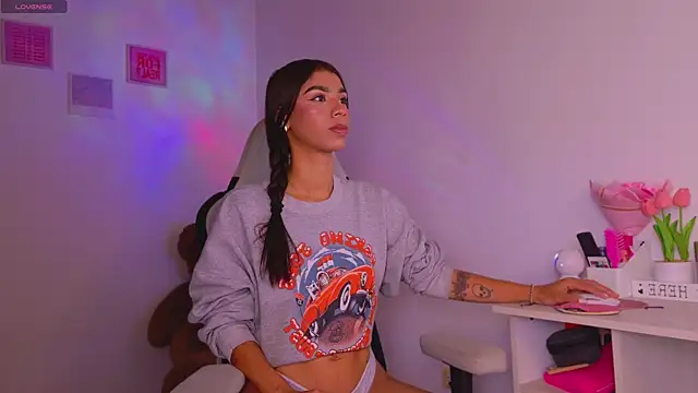 BrunetteAdams001 online show from January 17, 2026, 5:45 am