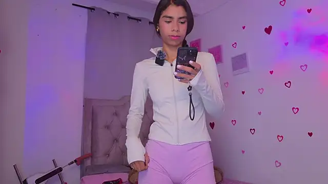 BrunetteAdams001 online show from March 25, 2026, 9:37 am