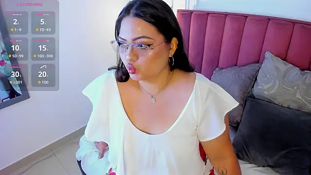 Tessa Sinclaire online show from October 1, 2025, 8:15 pm