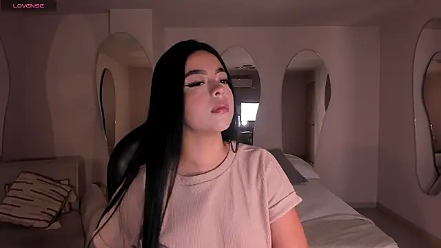 NataliaGaret online show from May 10, 2026, 11:37 am