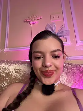 AriaHeavenss online show from December 2, 2025, 12:38 am