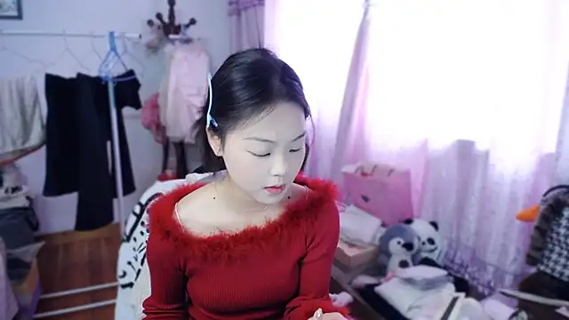 yao-yao  online show from December 20, 2025, 4:19 am