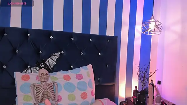 valeria rouse28 online show from October 31, 2025, 5:36 pm