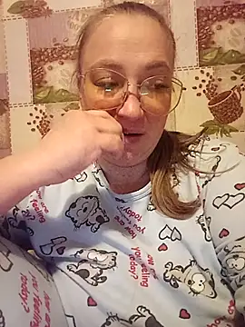 Kiss Eva online show from April 14, 2026, 5:08 pm