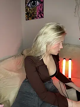 Snapshot of April_Purr chatting on April 23, 2026, 12:29 pm April Purr online show from April 23, 2026, 12:29 pm