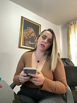 CurvyLust x online show from May 12, 2026, 3:31 pm