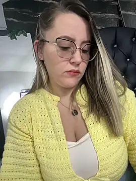 CurvyLust x online show from May 15, 2026, 1:29 pm