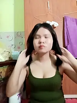 Snapshot of emyeuhss chatting on October 21, 2025, 1:56 pm emyeuhss online show from October 21, 2025, 1:56 pm