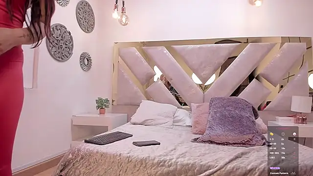 Marianee Rousse online show from October 27, 2025, 10:36 pm