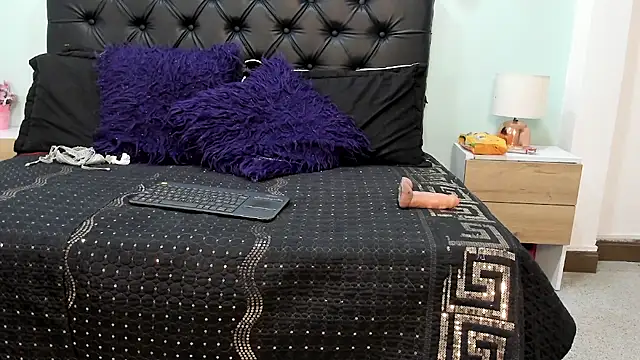 Marianee Rousse online show from November 12, 2025, 10:09 pm