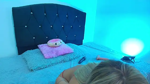 Sophia Nights online show from October 8, 2025, 12:30 am
