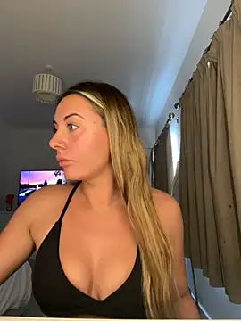 Scarlettroseeee online show from October 11, 2025, 3:32 pm