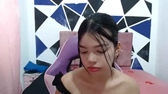 shy luna18 online show from November 14, 2025, 1:43 pm