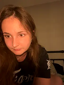 MadilynX777 online show from September 18, 2025, 1:18 am