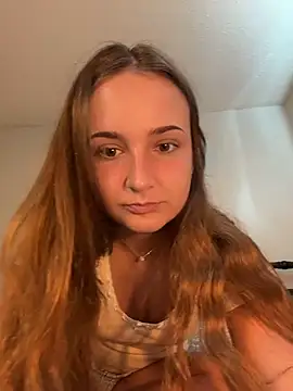 MadilynX777 online show from October 12, 2025, 6:18 pm