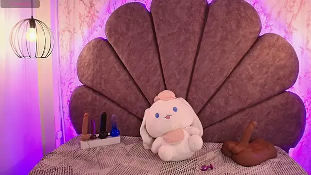 Lilith curvy online show from September 12, 2025, 7:25 pm