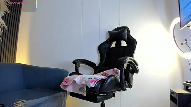 ShaunaDream online show from February 23, 2026, 4:54 am