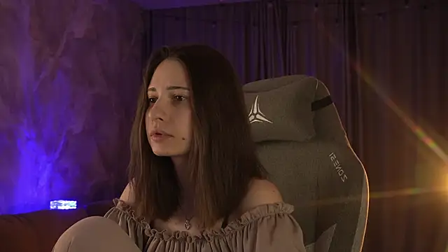 Snapshot of LumeNova chatting on May 2, 2026, 9:42 pm LumeNova online show from May 2, 2026, 9:42 pm