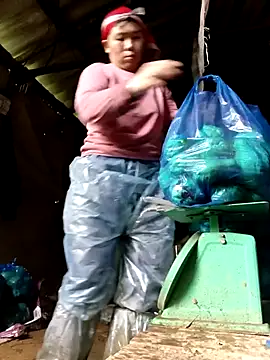 quynhkoolbae online show from November 8, 2025, 2:23 am