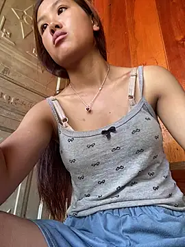 Snapshot of May_nhi chatting on July 14, 2026, 12:57 am May nhi online show from July 14, 2026, 12:57 am