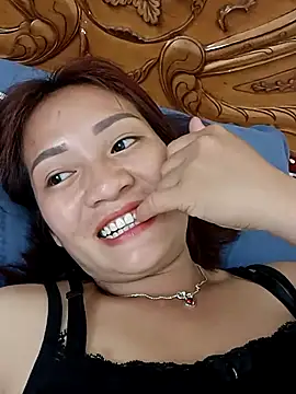 Snapshot of Emi123_ chatting on October 12, 2025, 1:54 pm Emi123 online show from October 12, 2025, 1:54 pm