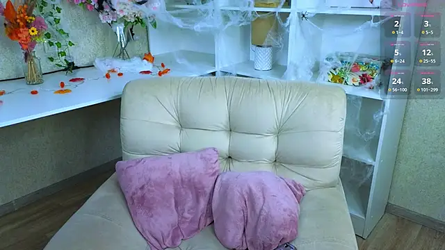 TraciMyntti online show from October 24, 2025, 1:13 am