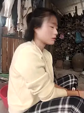 Snapshot of linda_bae00 chatting on February 2, 2026, 12:53 am linda bae00 online show from February 2, 2026, 12:53 am