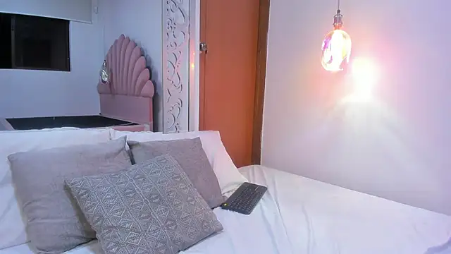 LunaRossy online show from October 5, 2025, 4:44 am