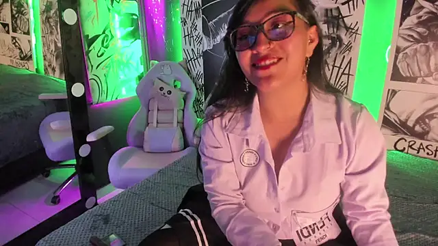 Skye bluee  online show from September 24, 2025, 3:43 am