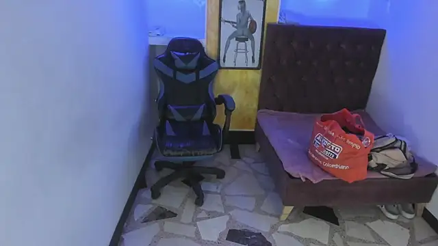 alison moon7 online show from November 4, 2025, 11:09 am