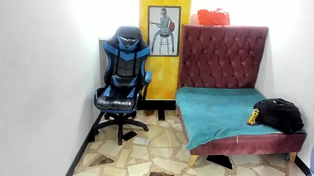 alison moon7 online show from November 12, 2025, 11:54 am