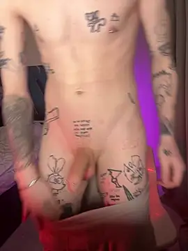 Snapshot of davesinner chatting on February 16, 2026, 9:44 pm davesinner online show from February 16, 2026, 9:44 pm