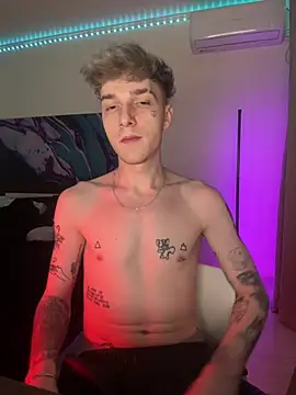 Snapshot of davesinner chatting on February 19, 2026, 11:01 pm davesinner online show from February 19, 2026, 11:01 pm