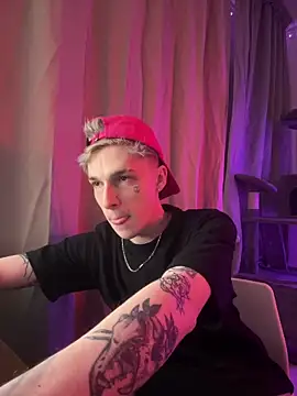 Snapshot of davesinner chatting on February 21, 2026, 8:32 pm davesinner online show from February 21, 2026, 8:32 pm