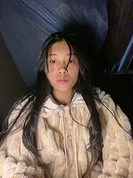 EmLy02 online show from November 28, 2025, 12:19 pm