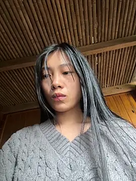 EmLy02 online show from April 19, 2026, 2:33 am