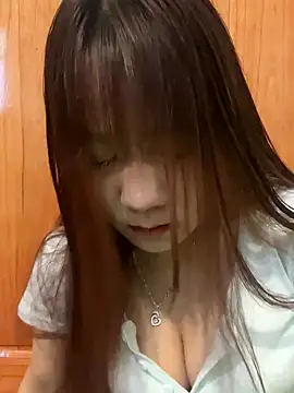 qinejr37 online show from October 28, 2025, 1:31 am