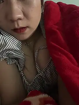 qinejr37 online show from November 23, 2025, 1:55 pm