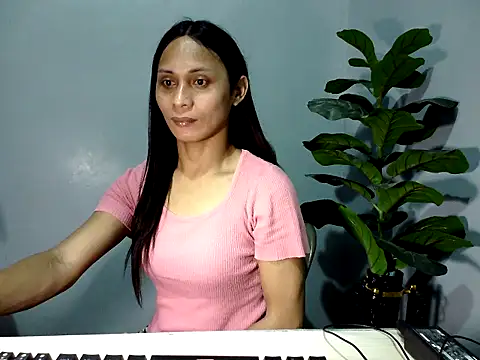 missruffa online show from September 14, 2025, 1:21 pm