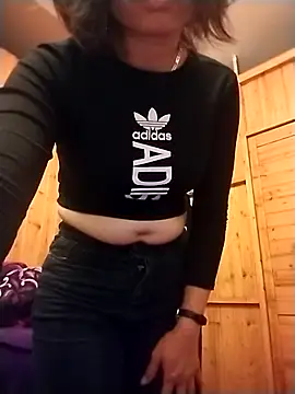   Ngoc20   online show from February 20, 2026, 5:24 pm