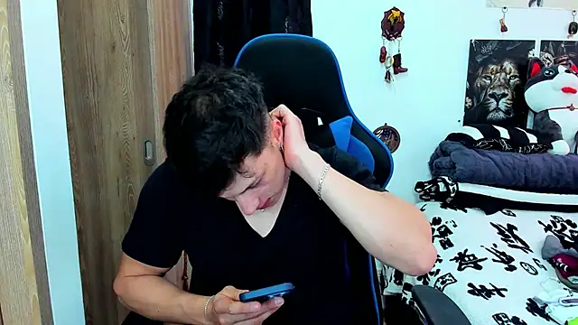 javiersexymann online show from February 12, 2025, 7:24 pm