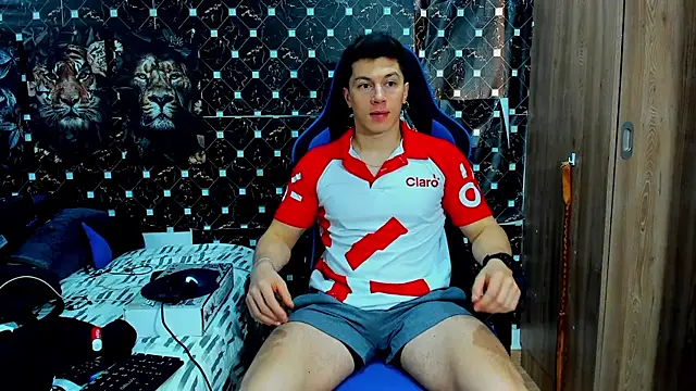 javiersexymann online show from April 17, 2026, 9:18 pm