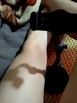 lucybaby00 online show from November 11, 2025, 1:33 pm