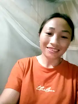 lucybaby00 online show from April 1, 2026, 11:33 am